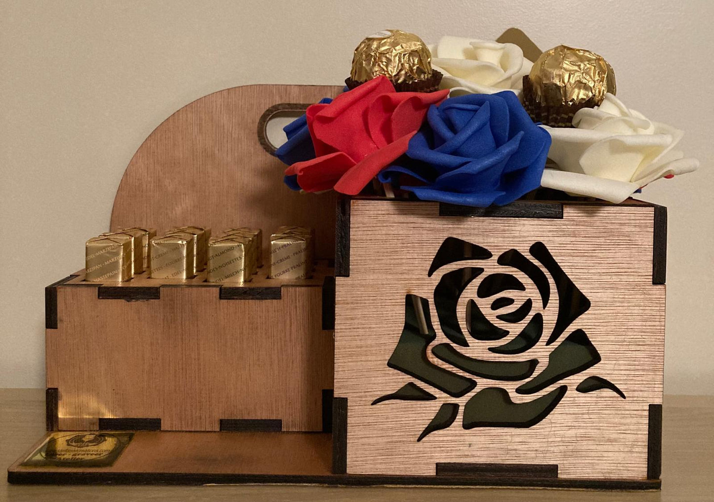 moederdag geschenk multiplex met bloemen en chocolade