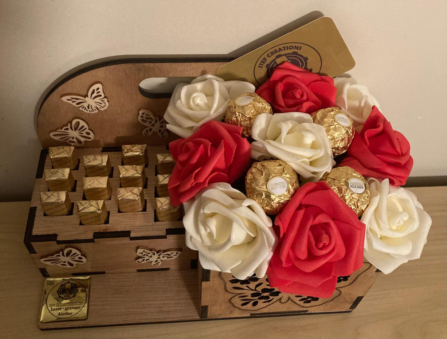 moederdag geschenk multiplex met bloemen en chocolade