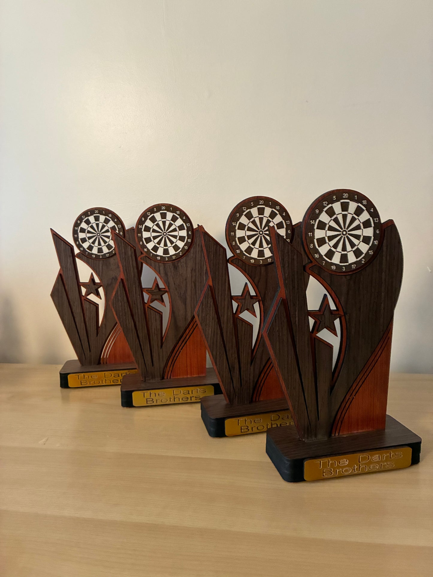 dartstrofeeën voor klant