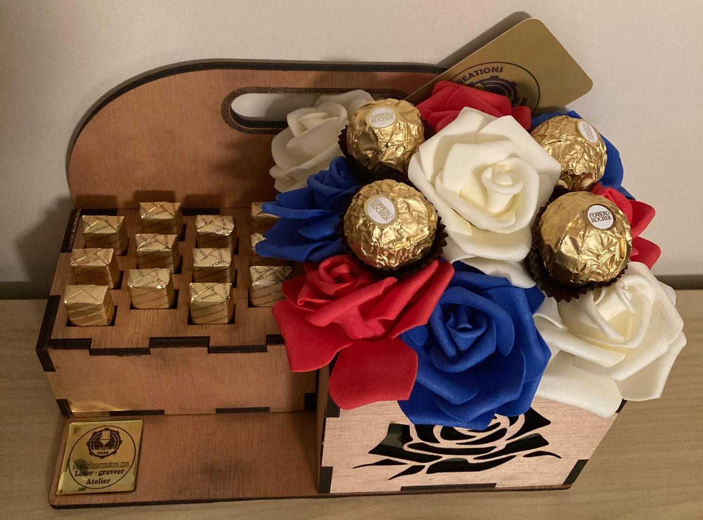 moederdag geschenk multiplex met bloemen en chocolade